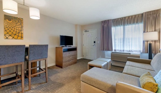 Family Fun Awaits! 3 Units with Free Bfast, Disney's Hollywood Studios - 3 miles