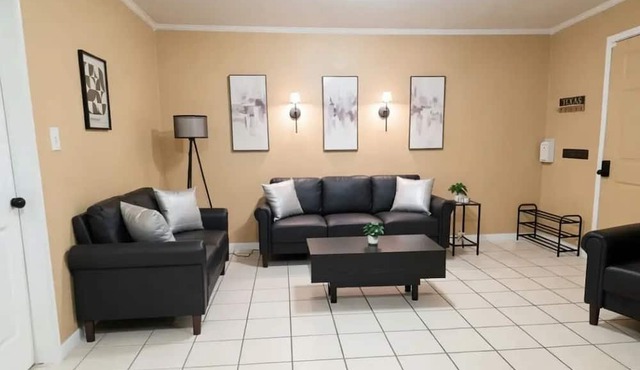 Port Arthur 3 Bedroom with Backyard Fire Pit & Parking