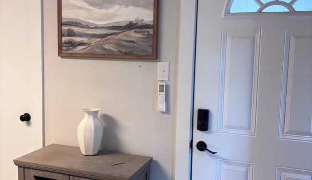 1/1 Cozy upstairs studio apartment -pet friendly