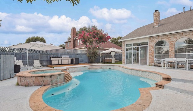 5BD/2.5BA Luxury Retreat with Pool, Gym & Games