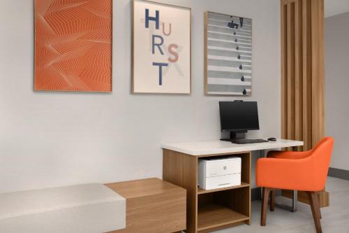 Holiday Inn Express Hotel West Hurst Ihg 